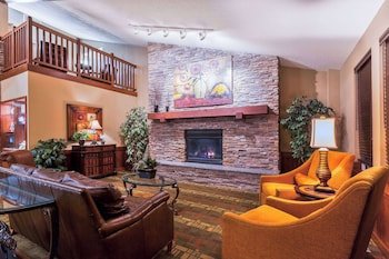 AmericInn by Wyndham Monmouth