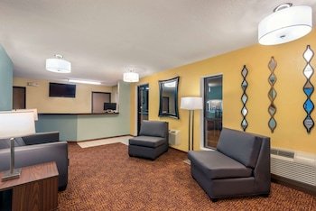 Super 8 by Wyndham Wakeeney