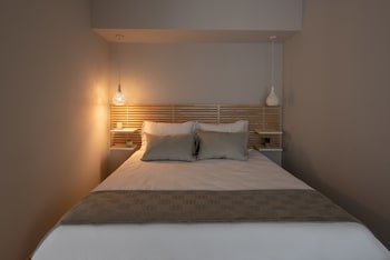 12 Keys Apartments
