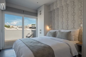 12 Keys Apartments