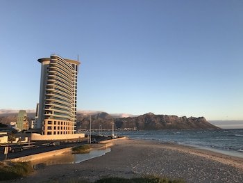 Loddeys Ocean View Apartments