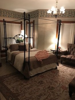 The Nauvoo Grand Bed & Breakfast