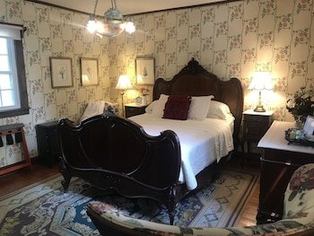 The Nauvoo Grand Bed & Breakfast