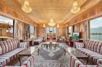 Welcom Heritage Gurkha Houseboats