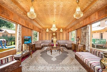 Welcom Heritage Gurkha Houseboats
