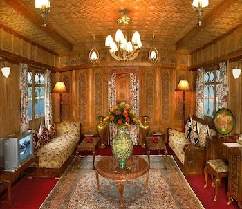 Welcom Heritage Gurkha Houseboats