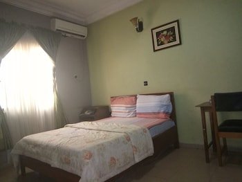 Primerose Hotels & Suites