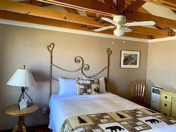 Tioga Lodge at Mono Lake