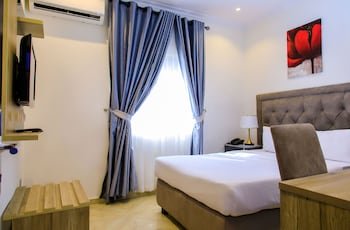 Hotel Aries Suites