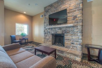 Cobblestone Inn & Suites