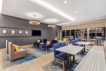 La Quinta Inn & Suites by Wyndham Kansas City Beacon Hill
