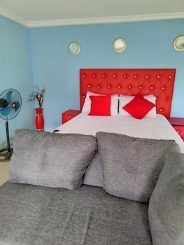 Moholoholo Lodge