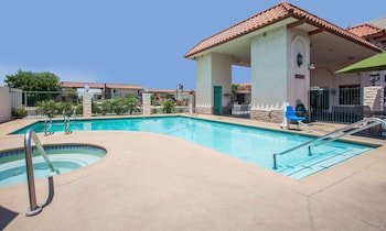 Days Inn by Wyndham Anaheim Near the Park