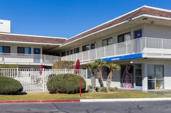 Motel 6 Mojave