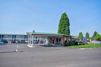Motel 6 Bend