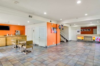 Motel 6 Waukegan IL