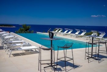 Golden Rays Apartments