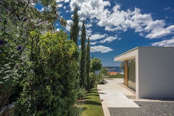 Golden Rays Apartments