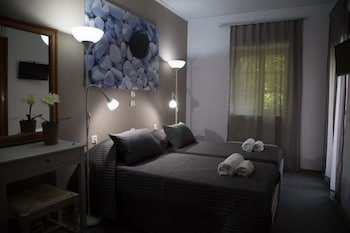 Olive Press Hotel & Apartments