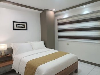 Rosh Hotel
