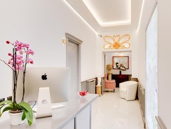 Queen Palace Suites