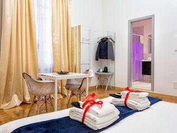Queen Palace Suites