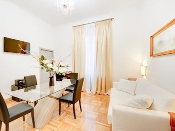 Queen Palace Suites