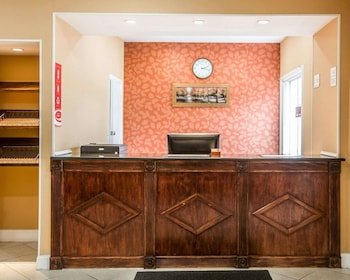 Econo Lodge Lakes Region