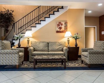 Econo Lodge Lakes Region
