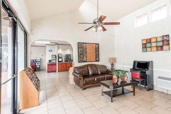 Days Inn by Wyndham San Antonio Splashtown/ATT Center