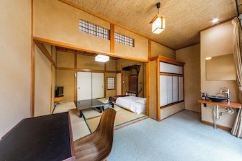 Shimobe Hotel