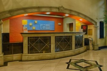 Holiday Inn Express & Suites Tucson Mall
