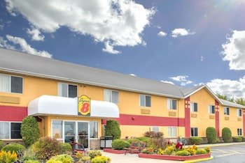 Super 8 by Wyndham Medina