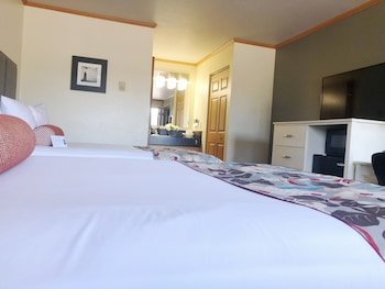 River House Inn, a Baymont by Wyndham