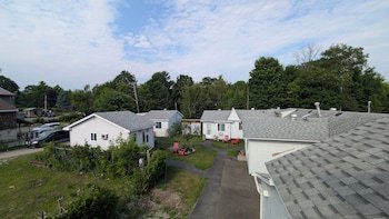 Oakwood Motel