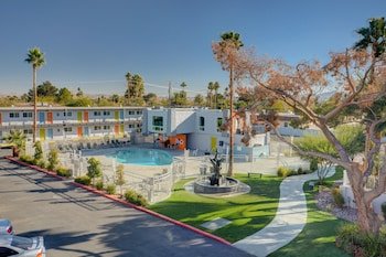 Thunderbird Hotel & Lounge
