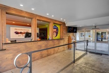 Thunderbird Hotel & Lounge