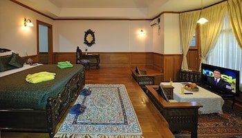 Royal Reward Resort