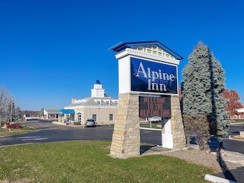 Rockford Alpine Inn and Suites