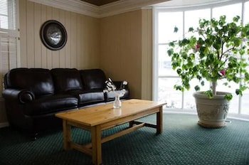 Rockford Alpine Inn and Suites