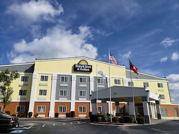 Days Inn & Suites by Wyndham Union City