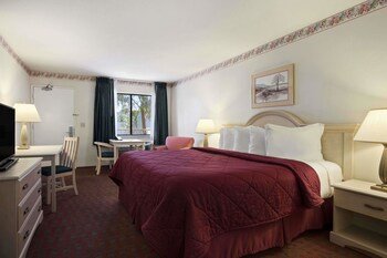 Days Inn by Wyndham Gilroy