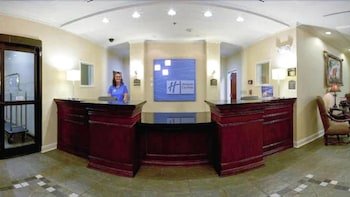 Holiday Inn Express Hotel & Suites Dyersburg