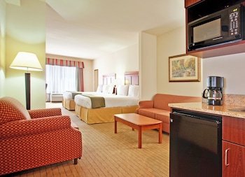 Holiday Inn Express Hotel & Suites Dyersburg