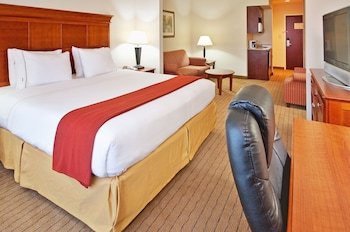 Holiday Inn Express Hotel & Suites Dyersburg