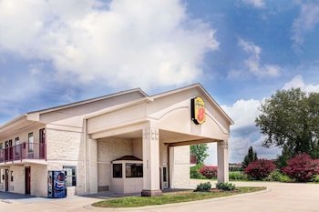 Super 8 by Wyndham Clarksville East