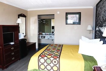 Super 8 by Wyndham Clarksville East