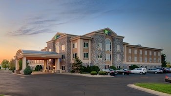 Holiday Inn Express & Suites Saginaw