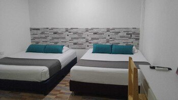 The Mendoza Grand by Ayenda Rooms