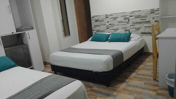 The Mendoza Grand by Ayenda Rooms